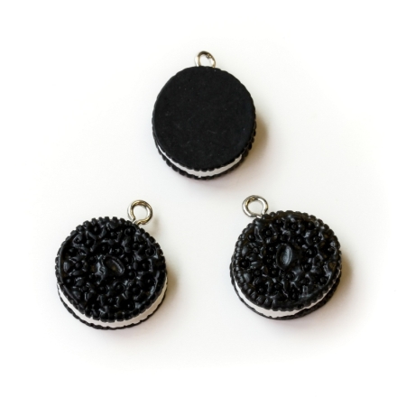 PLASTIC BEADS - RESIN 3D - PENDANTS - BISCUITS WITH FILLING 01 - 16x21x6mm BLACK AND WHITE - 2pcs. Hole-2.2mm