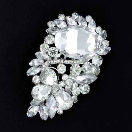 БИЖУТЕРИЯ - БРОШКА - МЕТАЛ И КРИСТАЛИ - В160 - 4.2х7.3см СРЕБРИСТО - 1 бр.