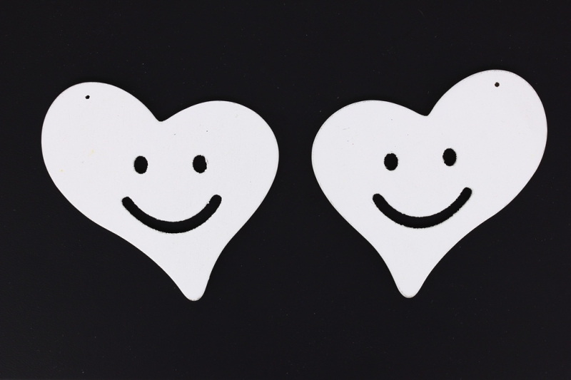 WOODEN FIGURES - HEART 01 SMILE - 56x48x4mm WHITE - 5pcs. Hole-2.0mm