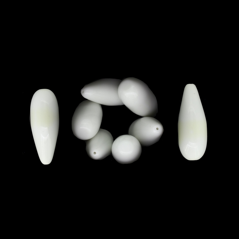 PLASTIC BEADS FOR PIN - RESIN - DROP - 42.5-44x16mm WHITE - SECOND-RATE - 50g Hole-1.5mm (6pcs.)