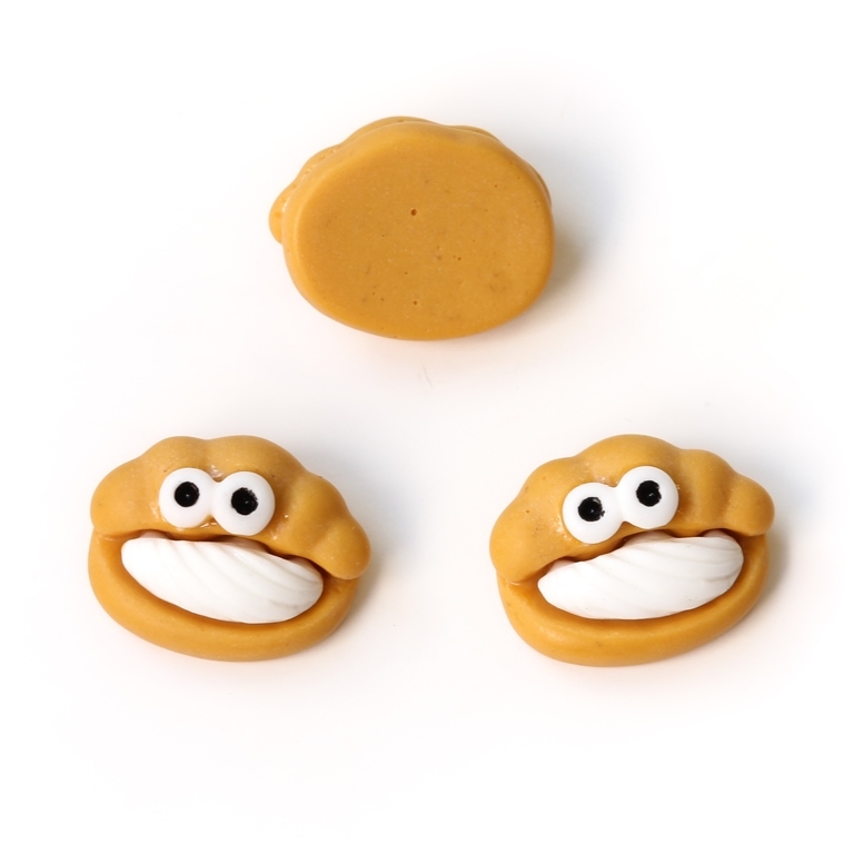 PLASTIC BEADS - RESIN 3D - FOR GLUING - BREAD WITH SMILE - 22x17x10mm BROWN (LIGHT) AND WHITE - PACKAGE 40pcs.