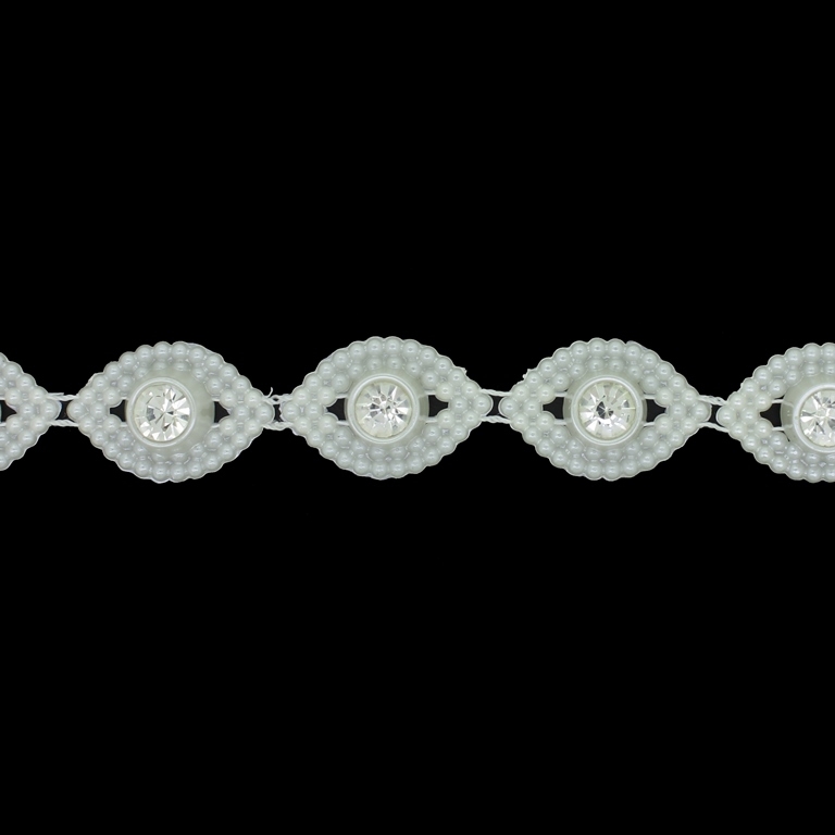 PLASTIC BEADED TRIM GARLAND - EYE 01 WITH CRYSTAL - 30x20x8mm ECRU (LIGHT) - ROLL 5yards(4.5m)