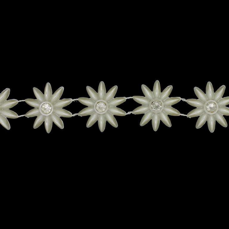 PLASTIC BEADED TRIM GARLAND - FLOWER 04 WITH CRYSTAL - 26x6mm ECRU - ROLL 5yards(4.5m)