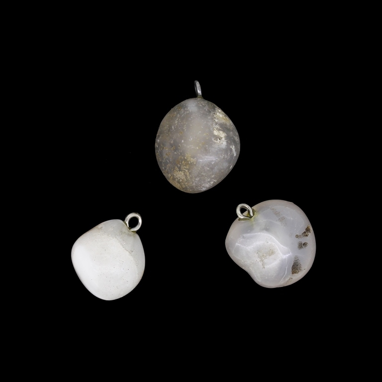 NATURAL STONE PENDANT - FREE FORM - 12-18x18-22mm - AGATE WHITE - 1pc. Hole-2.0mm