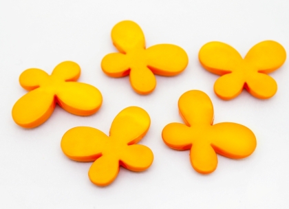 OPAQUE PLASTIC BEADS - BUTTERFLY 01 - SMOOTH - 21x29x6mm ORANGE С21 - PACKAGE 500g Hole-3.0mm (250pcs.)