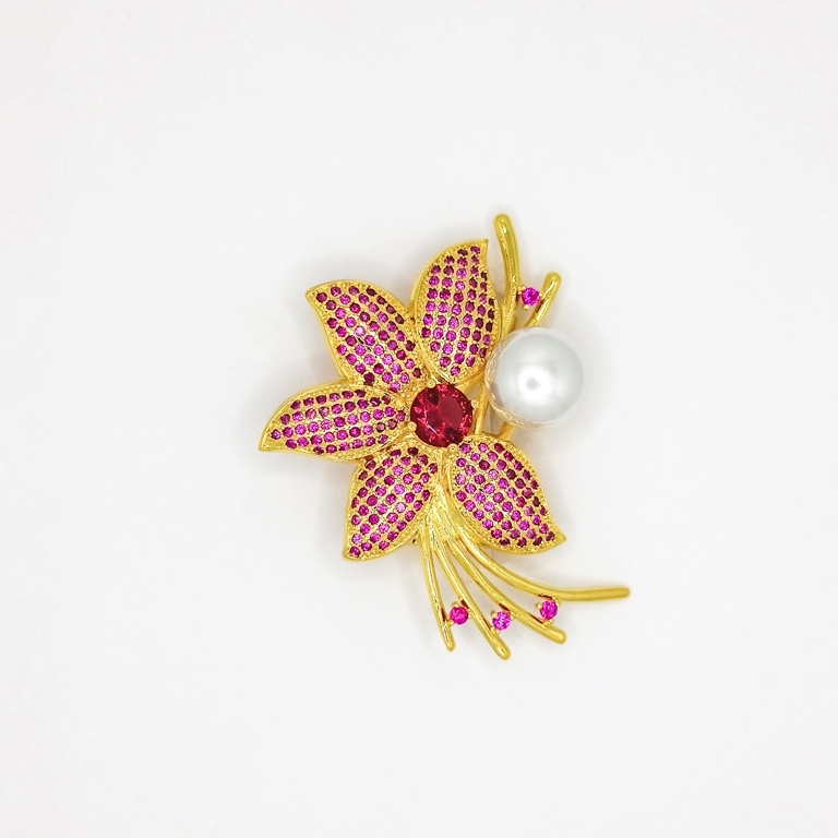 JEWELRY - BROOCH - ZIRCON - FLOWER В108 - 4.5x4.7cm GOLD AND CYCLAMEN - 1pc.