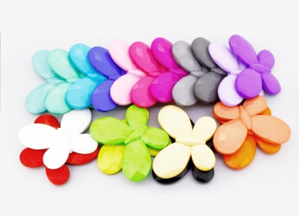 OPAQUE PLASTIC BEADS - BUTTERFLY 03 FACETED - 35x46x7mm MIX - PACKAGE 500g Hole-2.5mm (90pcs.)