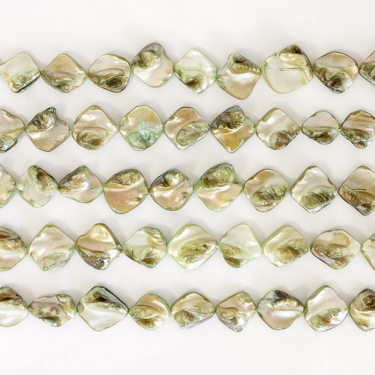 MOTHER OF PEARL BEADS - IRREGULAR TILE - 20x20mm MINT 79 - PACKAGE (5x20pcs.)  Hole-1.0mm