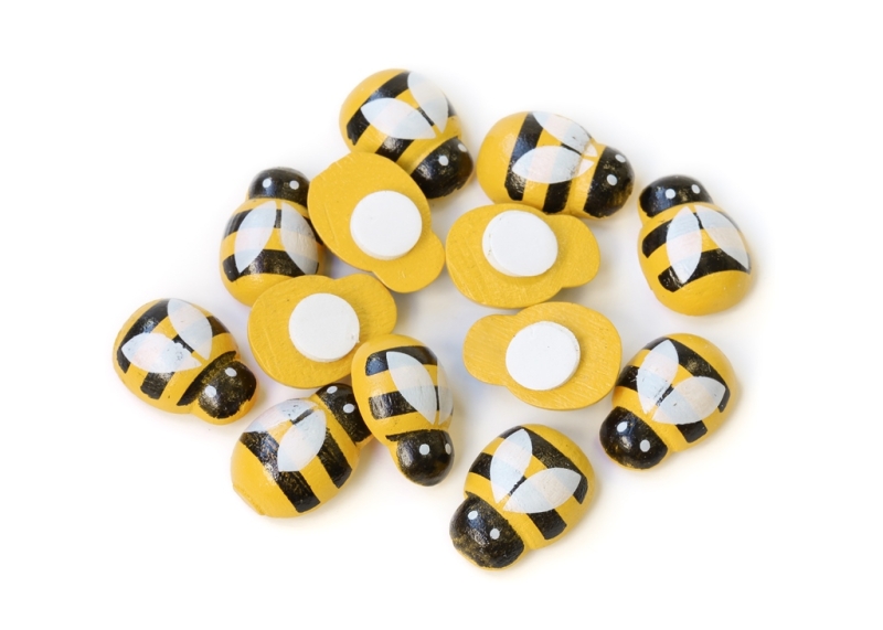 WOODEN BEE WITH STICKER - 14x19x7mm YELLOW - 200pcs.