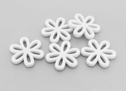 OPAQUE PLASTIC BEADS - FLOWER CONTOUR - 31x4.5mm WHITE С01 - PACKAGE 500g Hole-1.8mm (240pcs.)