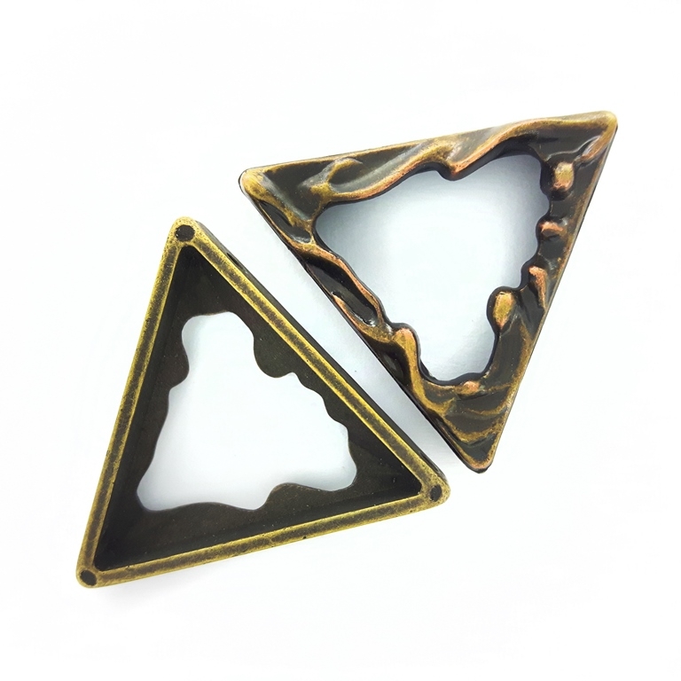 METAL PLATED PLASTIC / CCB BEADS - TRIANGLE RELIEF 01 - 30x6mm ANTIQUE BRONZE - 50g Hole-4x1.6mm (48pcs.)