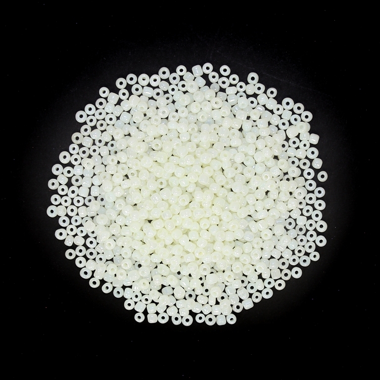 GLASS SEED BEADS - BALL 4mm - CEYLON - ECRU (LIGHT) - PACKAGE 450g Hole-1.5mm