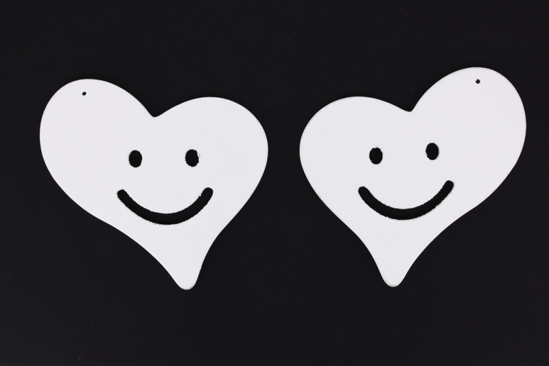 WOODEN FIGURES - HEART 01 SMILE - 56x48x4mm WHITE - 50pcs. Hole-2.0mm