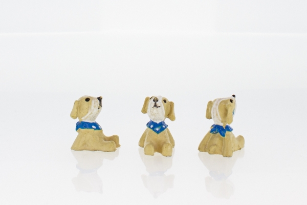 SOUVENIRS - POLYRESIN FIGURINES - DOG 02 - 14x17x12mm BEIGE AND BLUE - 50pcs.