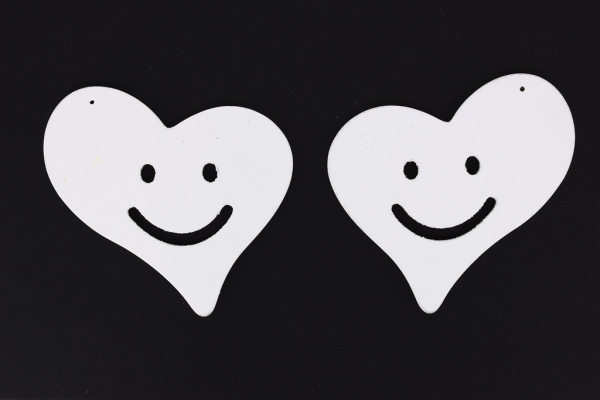 WOODEN FIGURES - HEART 01 SMILE - 56x48x4mm WHITE - 5pcs. Hole-2.0mm