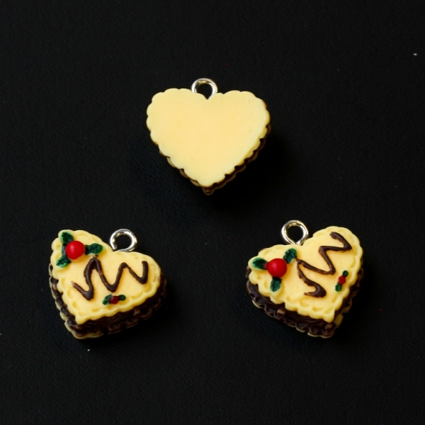 PLASTIC BEADS - RESIN 3D - PENDANTS - CAKE HEART 01 - 17x17x8mm YELLOW (LIGHT) AND BROWN - PACKAGE 30pcs. Hole-2.2mm