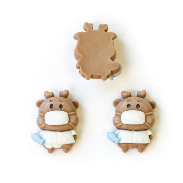 PLASTIC BEADS - RESIN 3D - FOR GLUING - DEER WITH A MASK - 19x25x10mm BROWN (LIGHT) AND WHITE - PACKAGE 40pcs.