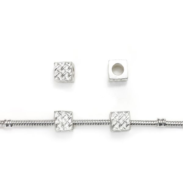 ТИП ПАНДОРА - МЕТАЛНИ - КУБ РЕЛЕФ 01 - 9х9мм СРЕБРИСТО - ПАКЕТ 30 бр. Отвор-4.5мм