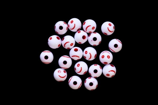 ACRYLIC BEADS - SMILEY FACE - BALL 02 - 10mm WHITE WITH RED - 50 g Hole-2.8mm (93pcs.)