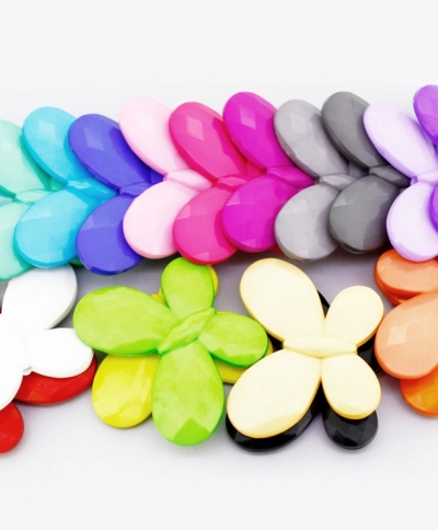 OPAQUE PLASTIC BEADS - BUTTERFLY 03 FACETED - 35x46x7mm MIX - PACKAGE 500g Hole-2.5mm (90pcs.)