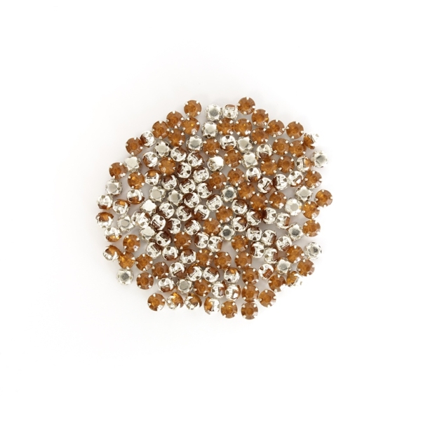 BEADS FOR SEWING - ACRYLIC CRYSTALS WITH METAL BASE - CIRCLE 4x4mm - AMBER AND SILVER - PACKAGE 100g (1545pcs.)