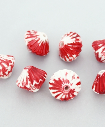 OPAQUE PLASTIC BEADS - SPRAYED - BICONES ROSETTE - 13х16 MM RED WITH WHITE - 500g Hole:2.0mm (365pcs.)