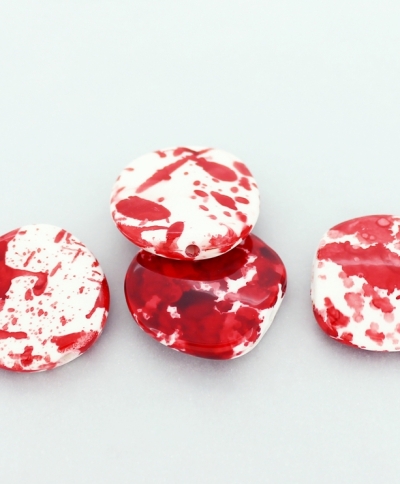 OPAQUE PLASTIC BEADS - SPRAYED - OVAL TILE IRREGULAR - 19х13х7 MM RED WITH WHITE - 500g Hole:2.0mm (230pcs.)