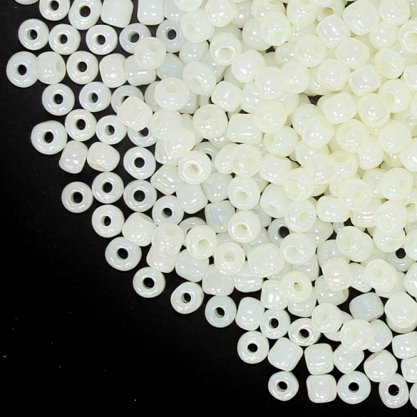 GLASS SEED BEADS - BALL 4mm - CEYLON - ECRU (LIGHT) - 50g Hole-1.5mm