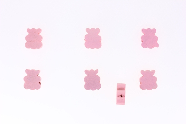 WOODEN FIGURES - 04 BEAR 03 - 13x16x6mm PINK (LIGHT) - PACKAGE 200pcs. Hole-2.5mm