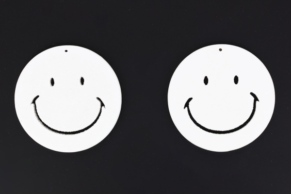 WOODEN FIGURES - CIRCLE SMILE 01 - 50x4mm WHITE - 50pcs. Hole-2.0mm